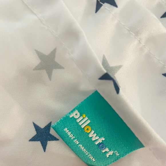 Pillowfort Crib Sheet Set - Picture 3 of 4